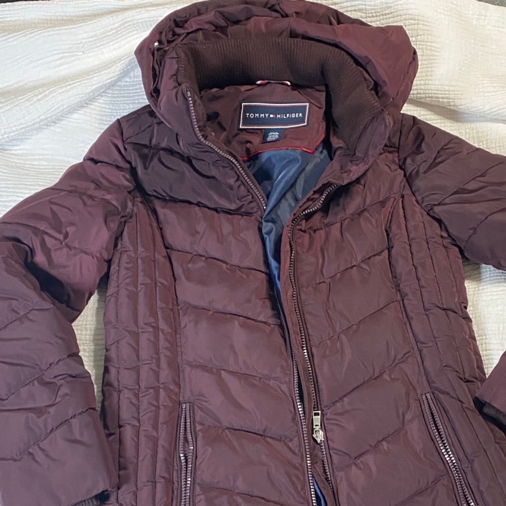 Tommy Hilfiger Women's Dark Red Puffer Coat Burgundy hooded jacket